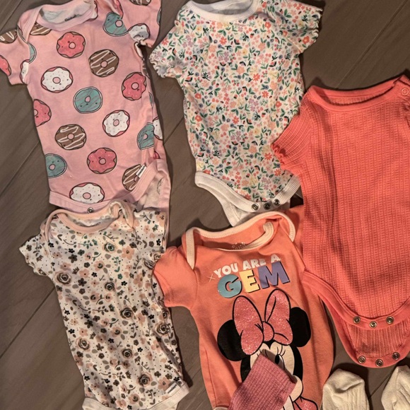 16pc baby girl bundle lot 0-3m 9 pants 2 shirts 5 one pieces no stains or wear - Picture 4 of 4